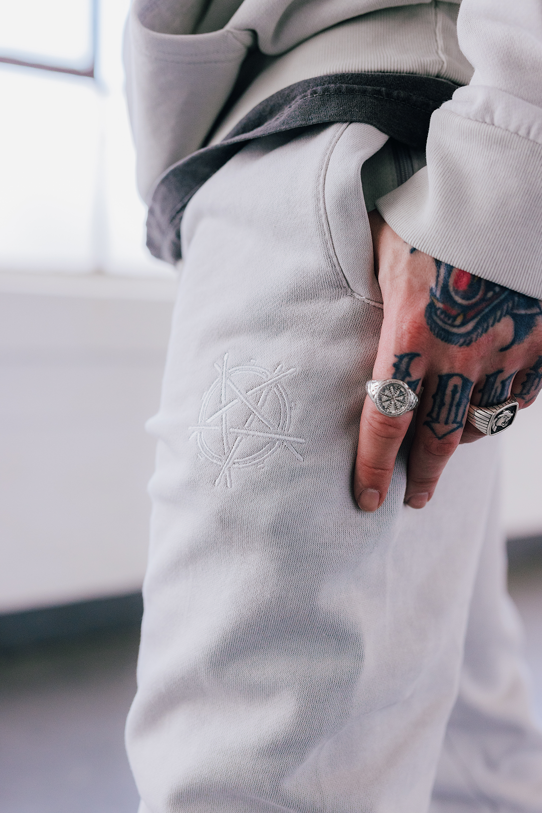 SLAM EMBROIDERED SWEATPANTS GREY