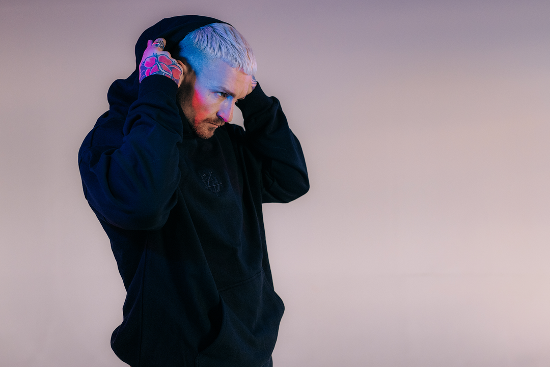 SLAM EMBROIDERED HOOD BLACK