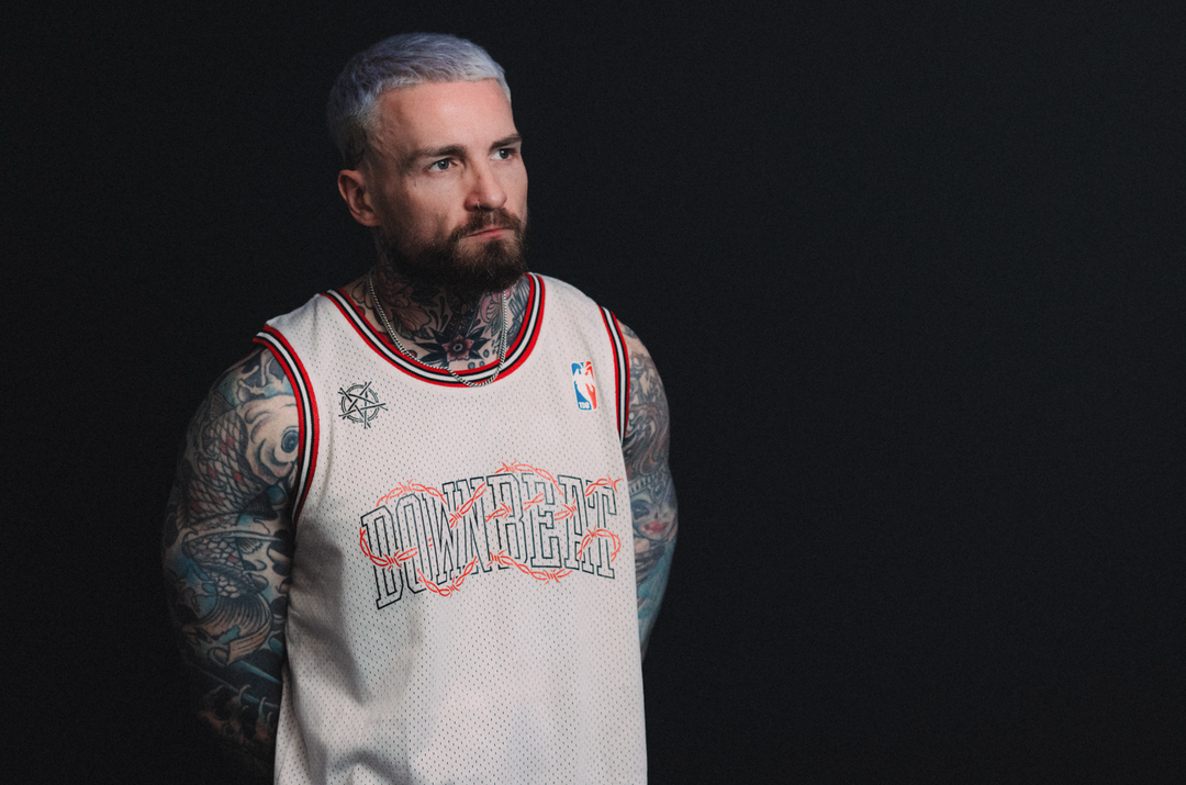 VARSITY BARBWIRE BASKETBALL JERSEY (WHITE/RED)